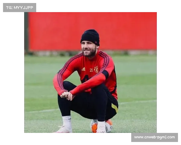 卢克肖因伤提前下场 曼联球迷忧其伤势影响